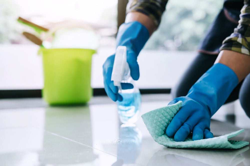 خدمات التنظيف اليومي في عمان | خادمات وعاملات تنظيف بالساعة للمنازل والشركات