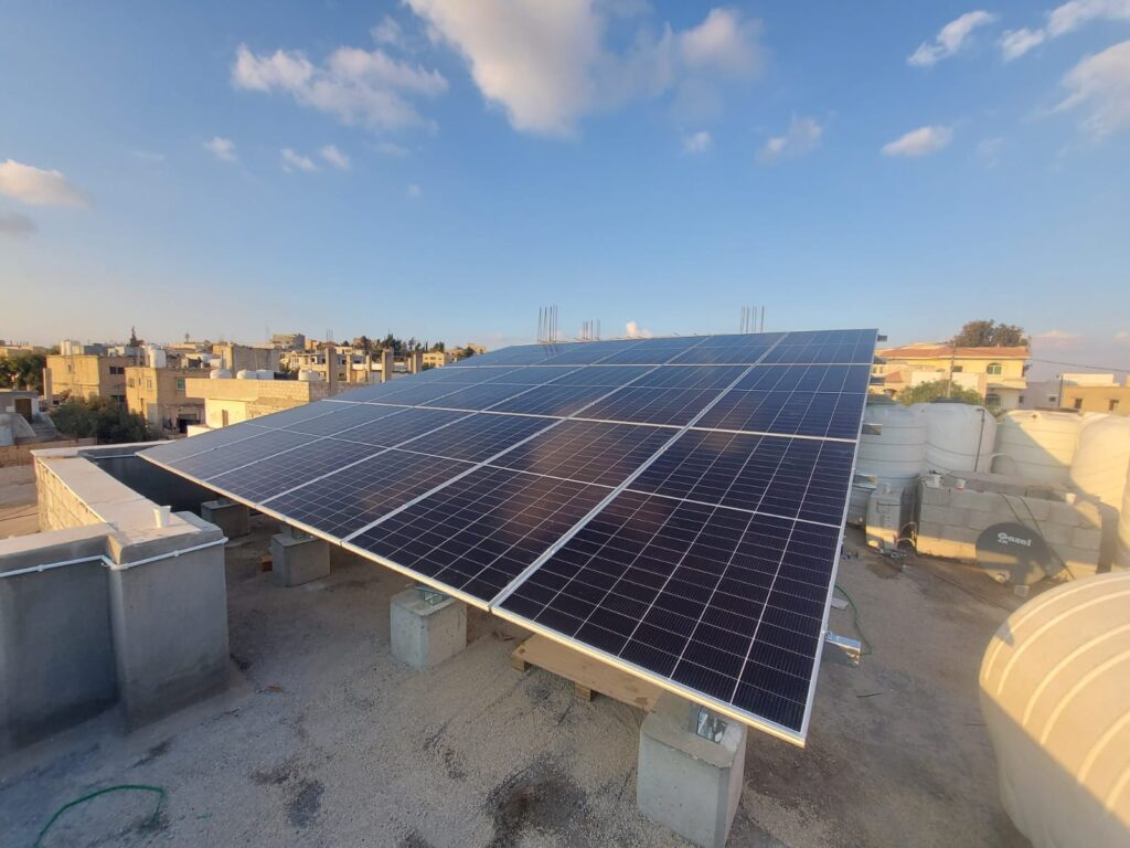 أفضل عروض شركات الطاقة الشمسية في الاردن؛ أسعار تنافسية ودعم فني وكفالة 9 نظام طاقة شمسية متصل بالشبكة